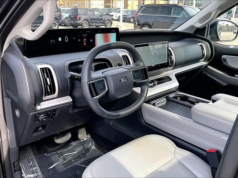 Certified 2025 Ford Expedition Active AWD/4WD image 13