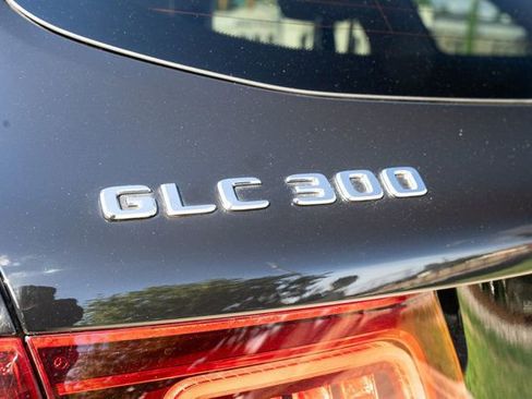 Used 2021 Mercedes-Benz GLC 300 4MATIC image 10