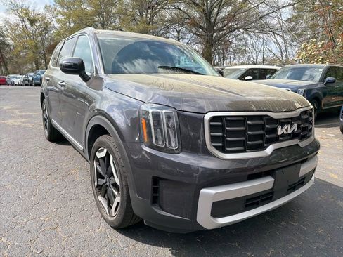 Used 2025 Kia Telluride S image 3