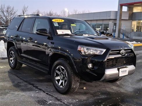 Certified 2024 Toyota 4Runner TRD Off-Road Premium image 2