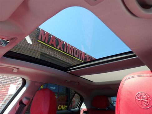 Used 2021 Alfa Romeo Stelvio Sprint w/ Nero Edizione image 9