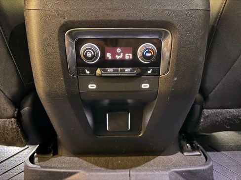 Used 2023 Chevrolet Suburban High Country image 38