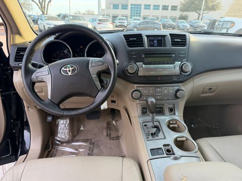 Used 2010 Toyota Highlander SE image 12