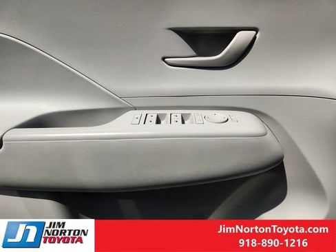 Used 2025 Hyundai Kona SEL AWD/4WD image 23