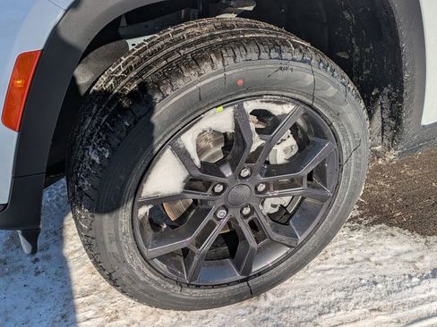 New 2025 Jeep Grand Cherokee L Limited image 9