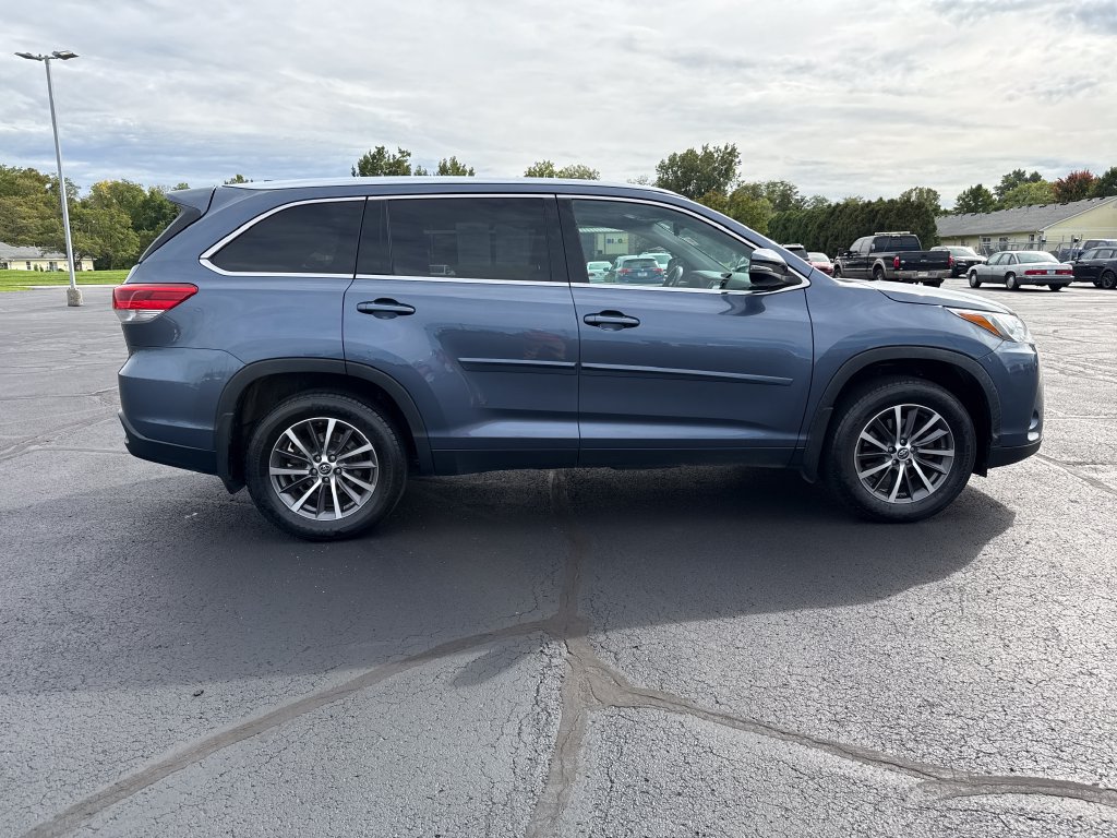 Used 2019 Toyota Highlander XLE AWD/4WD image 9