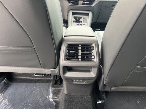 New 2026 Volkswagen Tiguan SE image 15