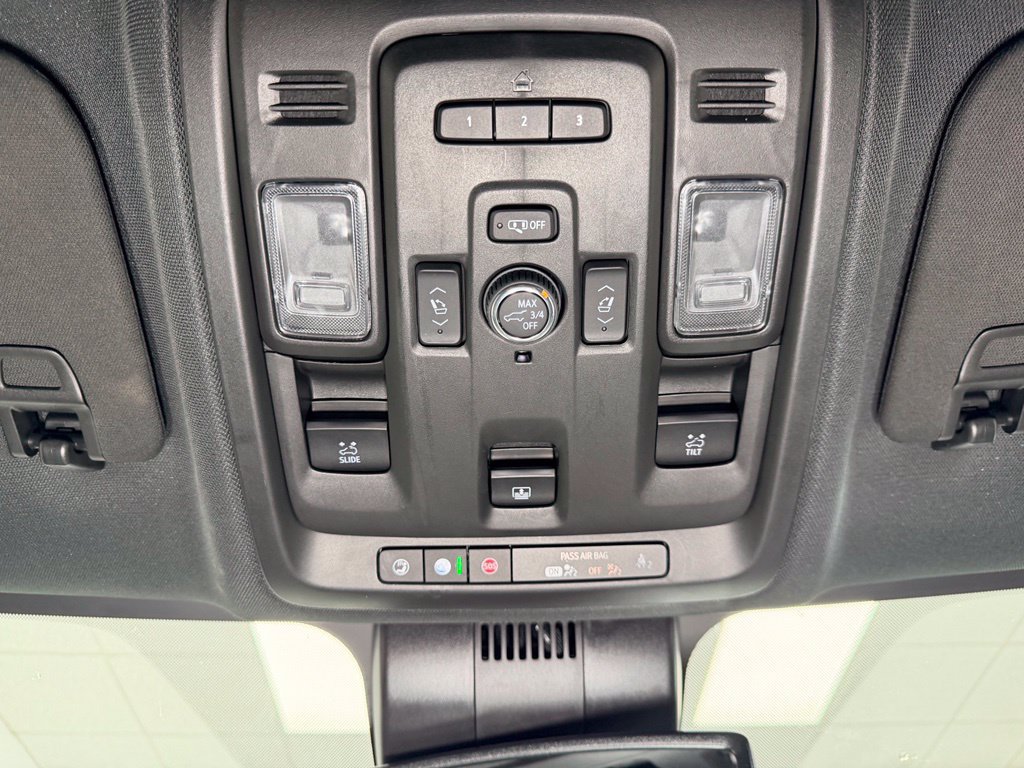 Used 2024 GMC Yukon XL SLT w/ SLT Luxury Package AWD/4WD image 14
