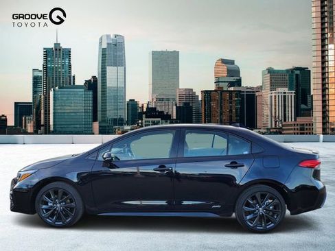 Used 2026 Toyota Corolla SE image 2