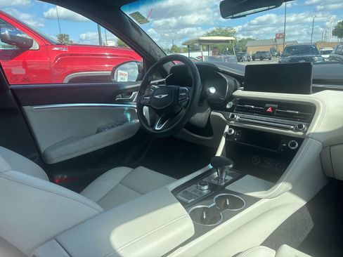 Used 2025 Genesis G70 2.5T image 6