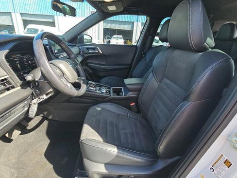Used 2023 Mitsubishi Outlander SE image 5