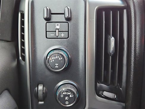 Certified 2018 Chevrolet Silverado 1500 LT w/ Texas Edition image 17