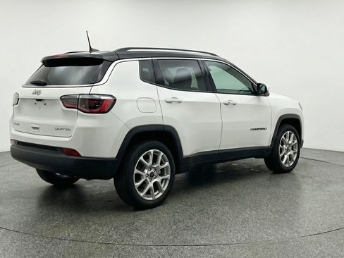 Used 2025 Jeep Compass Limited AWD/4WD image 9
