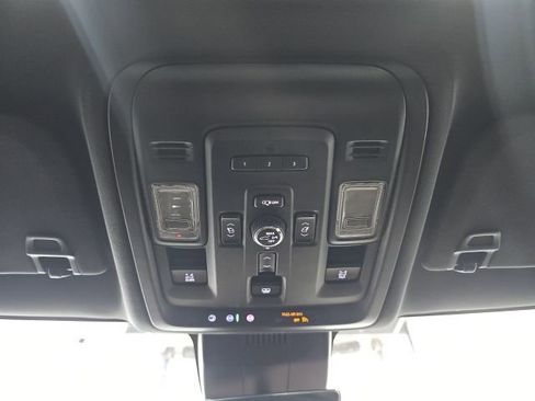 Used 2023 Chevrolet Suburban High Country image 32