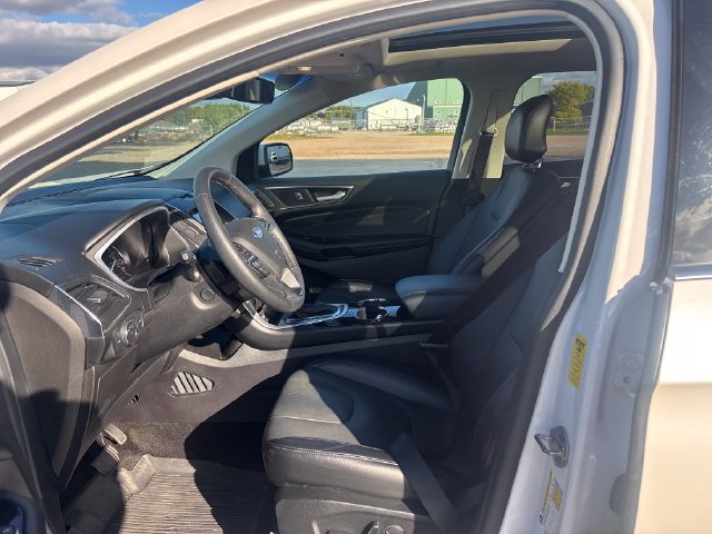 Used 2018 Ford Edge Titanium w/ Equipment Group 301A AWD/4WD image 9