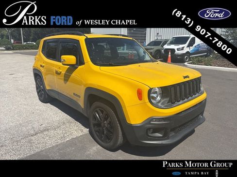 Used 2017 Jeep Renegade Altitude FWD image 4
