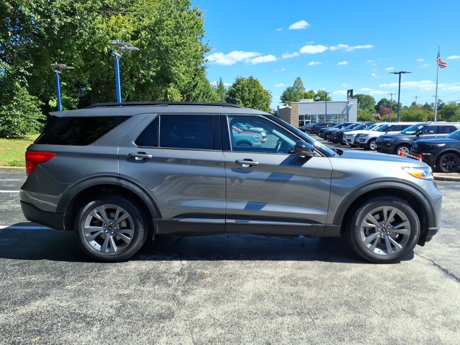 Certified 2023 Ford Explorer XLT w/ Equipment Group 202A AWD/4WD image 3