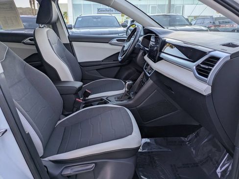 Certified 2025 Volkswagen Taos SE FWD image 20