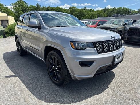 Used 2020 Jeep Grand Cherokee Altitude AWD/4WD image 8