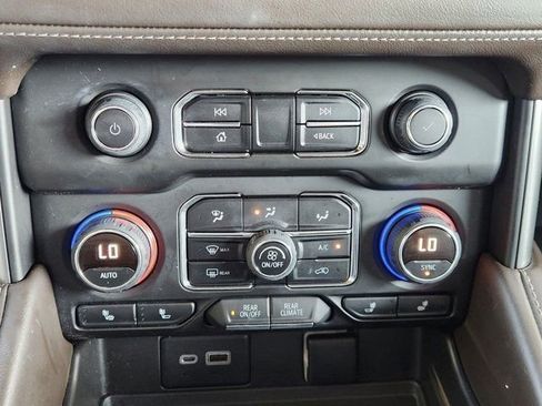 Used 2022 Chevrolet Tahoe Z71 w/ Luxury Package image 22