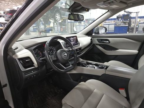 Used 2023 Nissan Rogue SL image 3