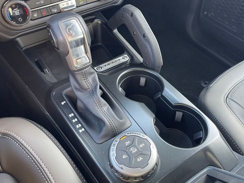 New 2025 Ford Bronco Outer Banks w/ Sasquatch Package image 16