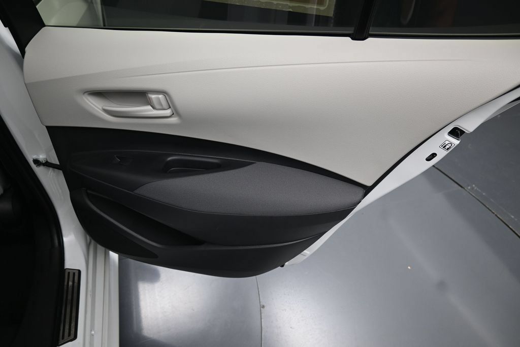 Used 2024 Toyota Corolla LE w/ LE Convenience Package FWD image 29