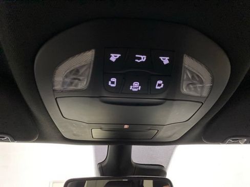 Used 2025 Chrysler Pacifica Select FWD image 55