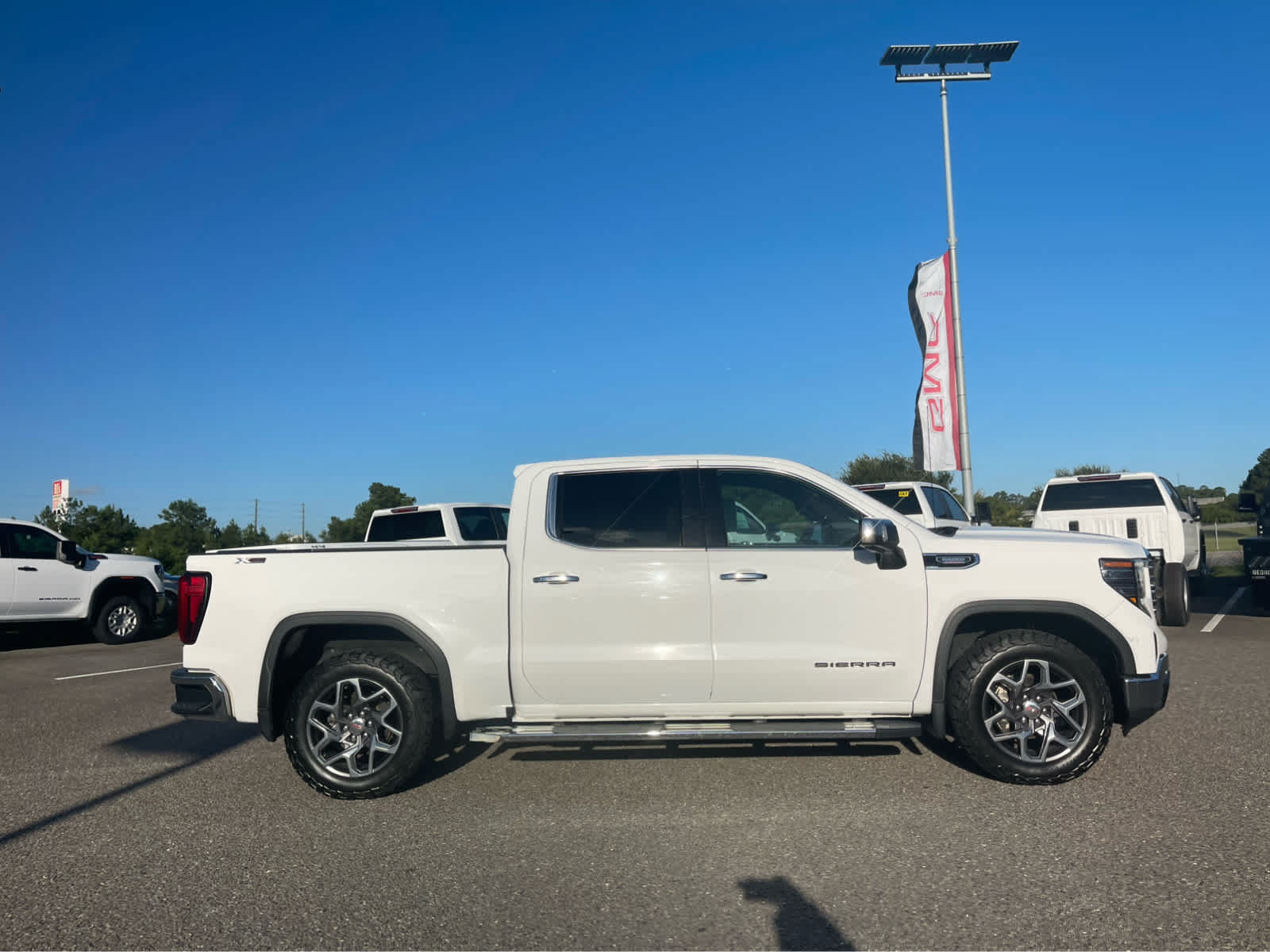 Used 2022 GMC Sierra 1500 SLT w/ SLT Premium Plus Package AWD/4WD image 8
