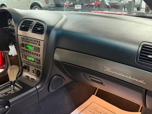 Used 2005 Ford Thunderbird image 18
