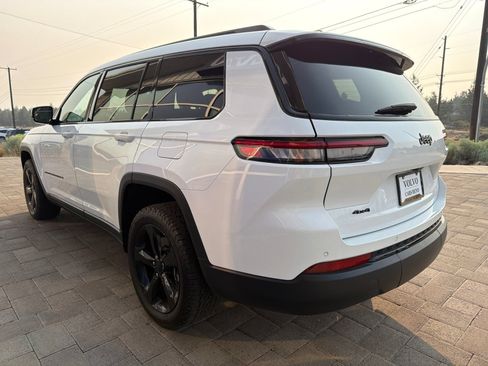 Used 2023 Jeep Grand Cherokee L Laredo AWD/4WD image 5