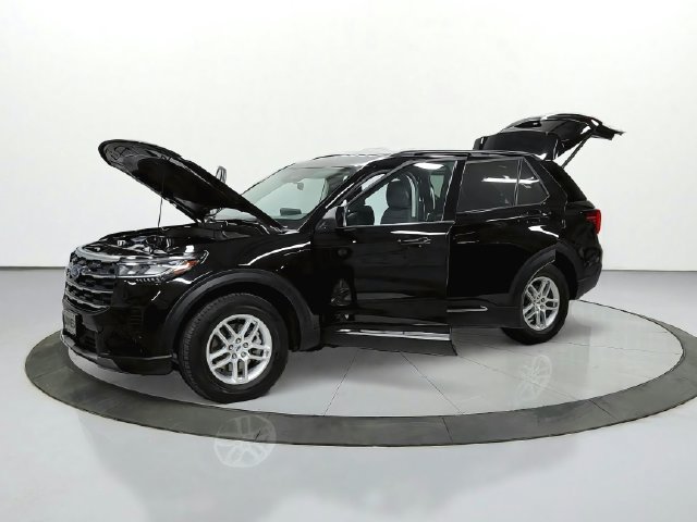 Used 2025 Ford Explorer Active AWD/4WD image 12