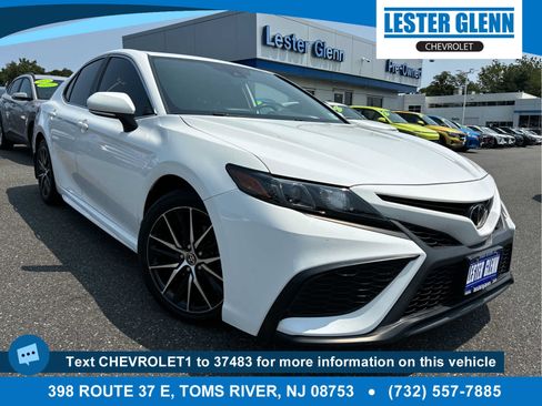 Used 2022 Toyota Camry SE w/ Cold Weather Package FWD image 1