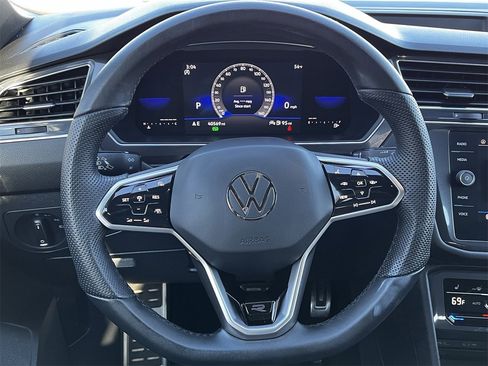 Used 2022 Volkswagen Tiguan SE R-Line image 12