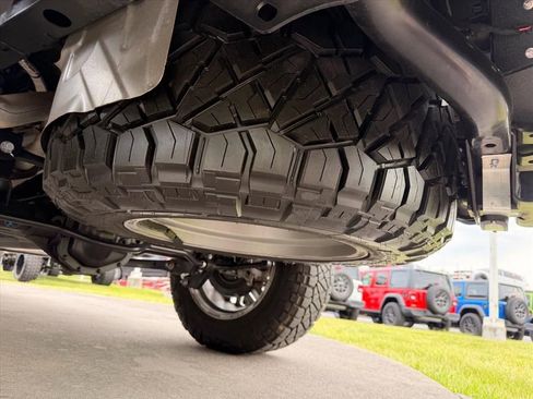 Used 2021 Jeep Gladiator Overland w/ Popular Equipment Package AWD/4WD image 29