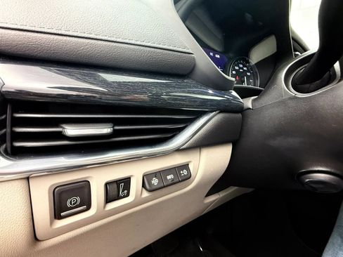 Used 2020 Cadillac XT4 Premium Luxury AWD/4WD image 31
