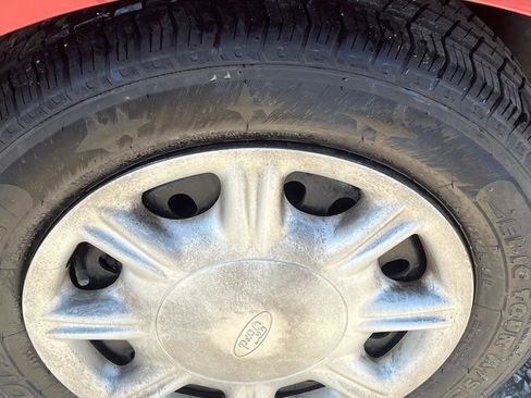 Used 1998 Ford Taurus SE FWD image 10