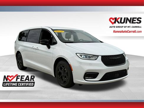 Used 2024 Chrysler Pacifica Limited FWD image 1