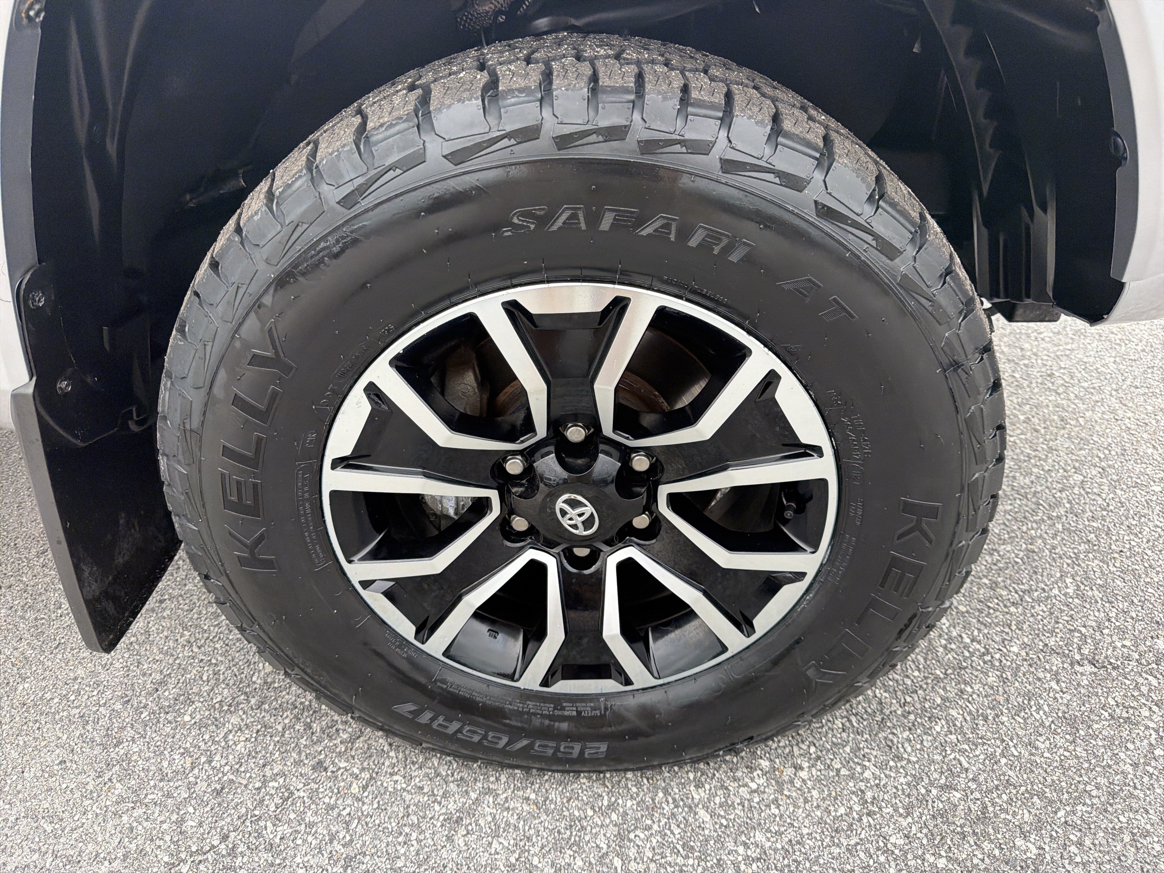 Used 2022 Toyota Tacoma TRD Sport w/ TRD Premium Sport Package AWD/4WD image 13