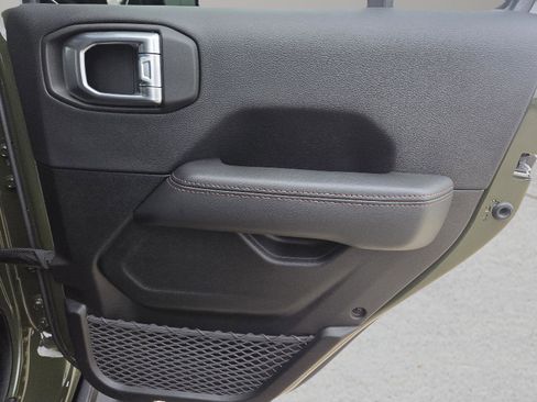 Used 2022 Jeep Wrangler Unlimited Rubicon w/ Xtreme Recon 35" Tire Package image 31