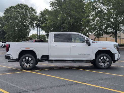 New 2026 GMC Sierra 2500 Denali w/ Denali Reserve Package AWD/4WD image 9