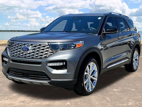 Used 2023 Ford Explorer Platinum w/ Technology Package AWD/4WD image 4