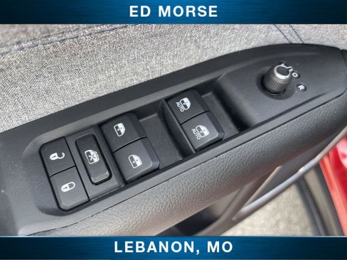 Used 2025 Jeep Compass Latitude w/ Sun & Sound Group AWD/4WD image 22