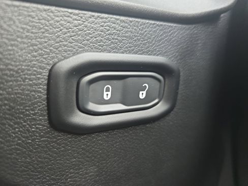 Used 2023 Jeep Wrangler Willys AWD/4WD image 26