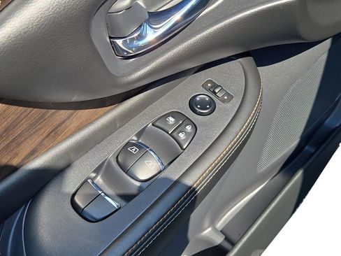 Used 2023 Nissan Murano Platinum w/ Cargo Package image 17