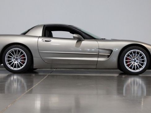 Used 1999 Chevrolet Corvette Coupe w/ Lighting Pkg RWD image 23