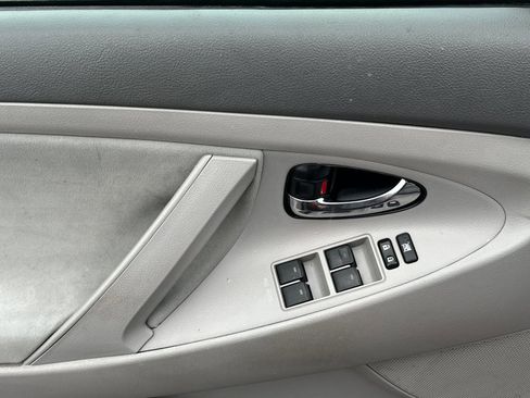 Used 2011 Toyota Camry LE FWD image 11
