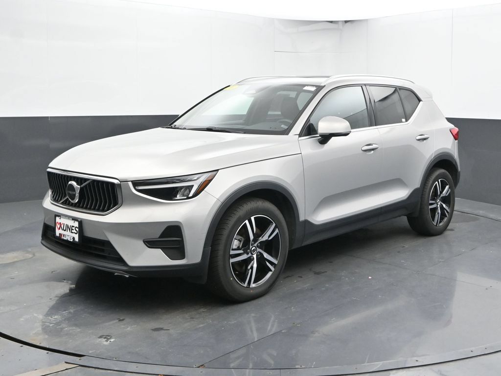 Used 2024 Volvo XC40 B5 Core AWD/4WD image 8
