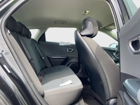Used 2025 Kia K4 FWD image 13
