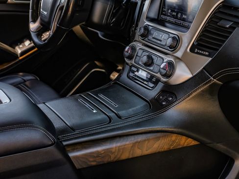 Used 2018 GMC Yukon Denali RWD image 24